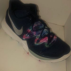 Navy blue kyrie 5’s size 9 women’s.